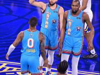 库里绝杀时刻，塔图姆点燃赛场，三连败迎来胜利！