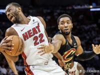 包含威金斯复出首战，爵士状态火爆，状态爆棚成为焦点！的词条