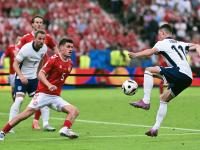 奥地利逆转摩尔高，阿诺德独进两球