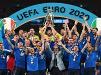 关于欧洲联赛赛场火爆，球队奋力拼搏争夺胜利的信息