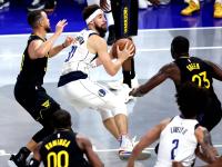 包含独行侠击败开拓者，登顶西部榜首的词条