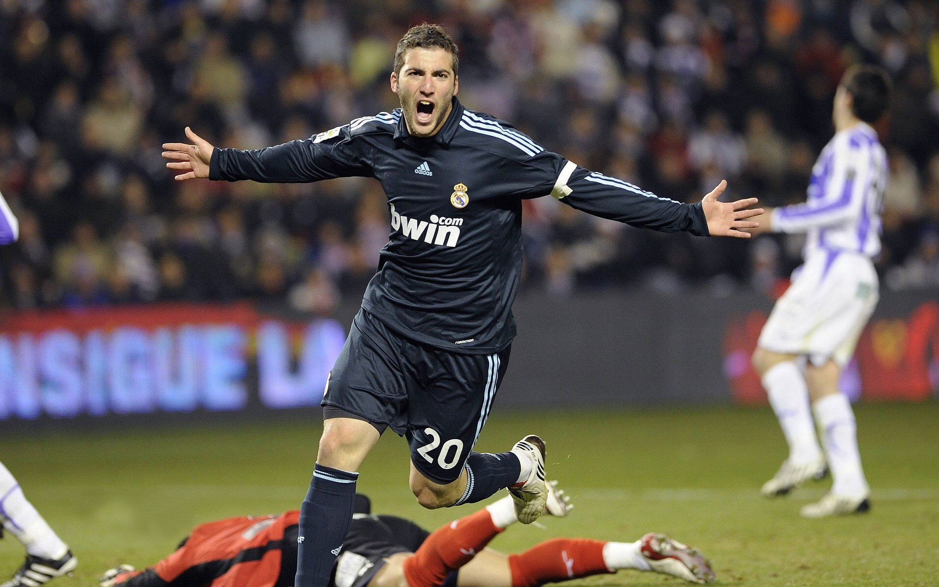  总决赛常规赛激情夜！萨巴伦卡里突外投，利物浦大胜新疆男篮